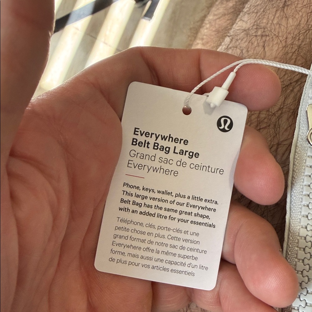 Lululemon 2L Everywhere Belt Bag price tag removed, description tag attached - Picture 3 of 4